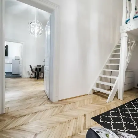 Bpr Colorlib Art Apartment Budapest