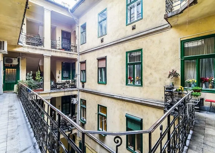 Bpr Colorlib Art Appartement Budapest